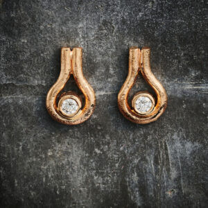 Ørestik Evighed m. diamant 14 kt guld