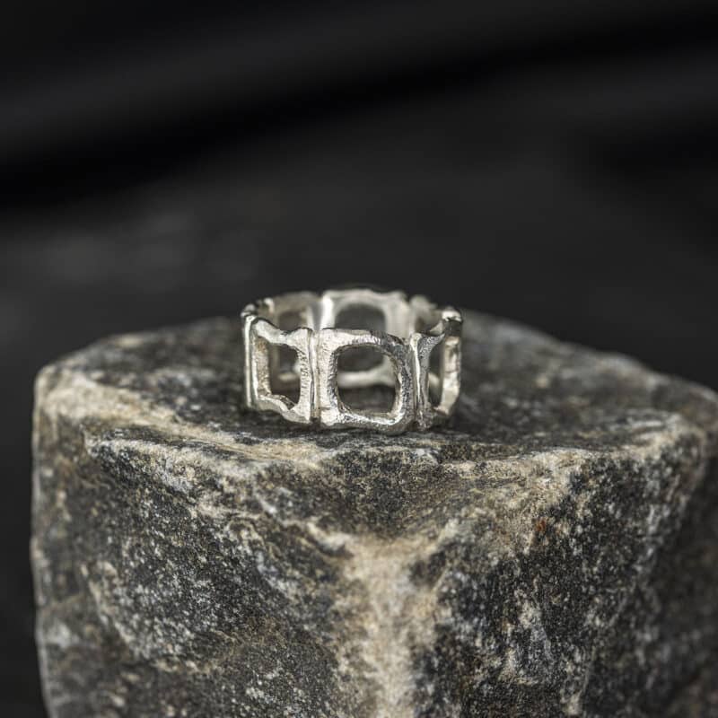 Bred square ring