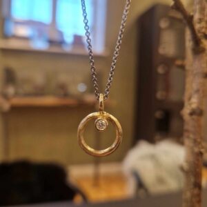 Vedhæng guld 14 kt, med diamant 0,10 ct w/si