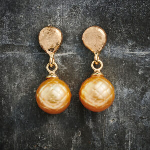 Øresmykke - Ørestikker med facetteret gule tahiti perler - 25 mm - 14 kt guld - Gule tahiti perler med håndlavet facetter