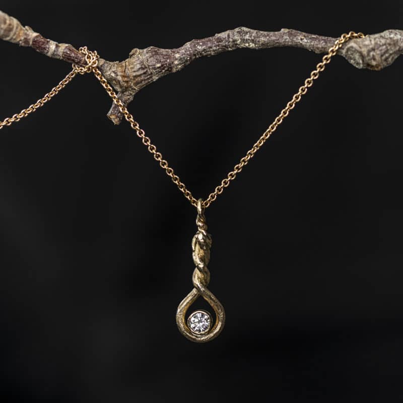 14 kt guld snoet omkring en diamant