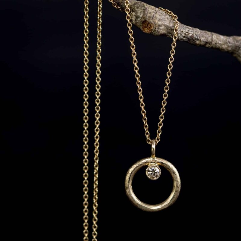 Cirkel med champagne-diamant