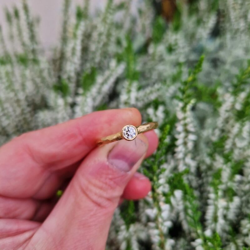 Solitærring med diamant