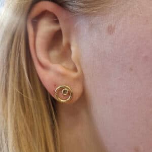 Øresmykke rustik guld cirkel